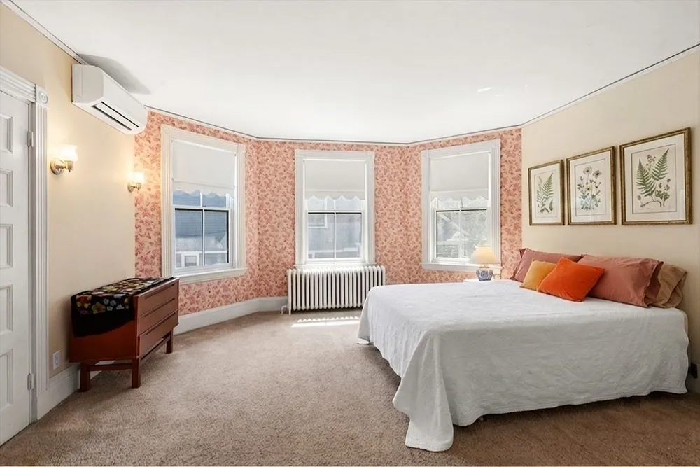 91 Hillside Ave, Newton, MA 02465