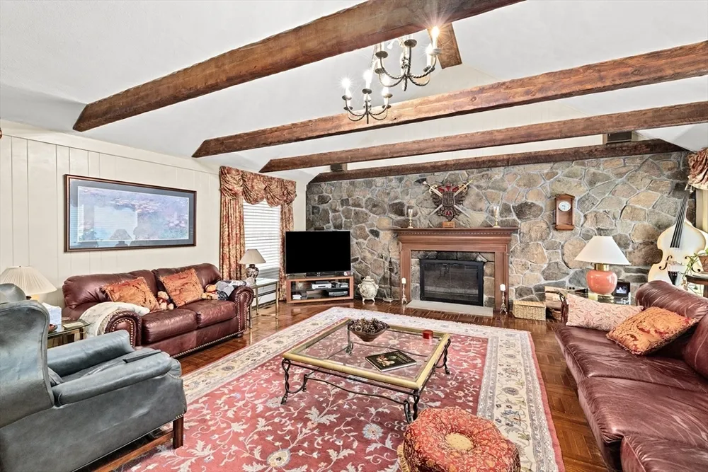 443 Chestnut St, Newton, MA 02468