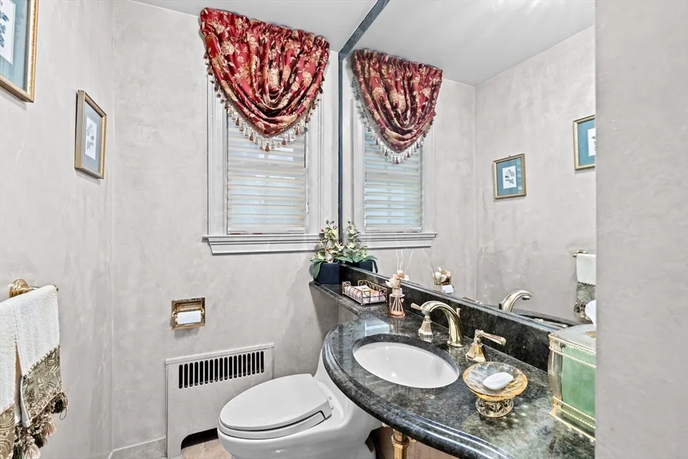 443 Chestnut St, Newton, MA 02468