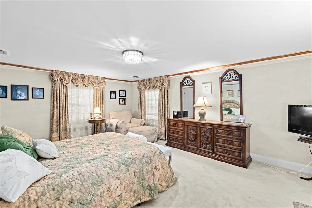 443 Chestnut St, Newton, MA 02468