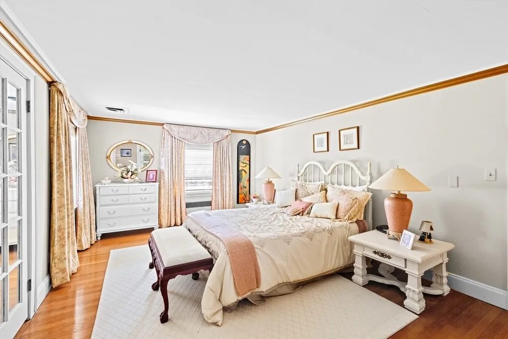 443 Chestnut St, Newton, MA 02468