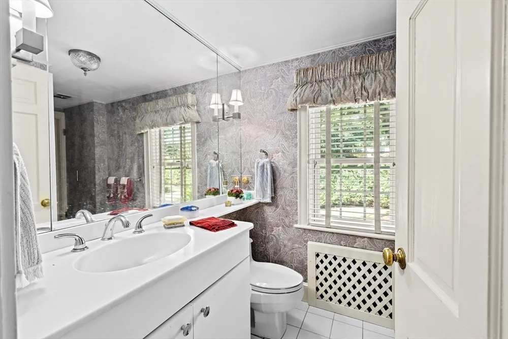 443 Chestnut St, Newton, MA 02468