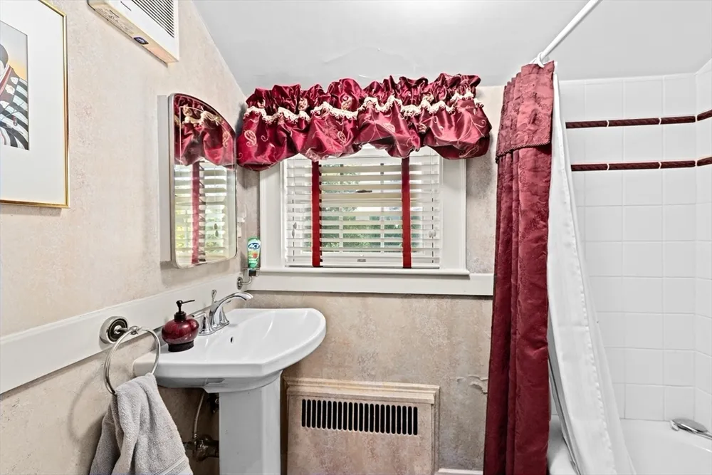 443 Chestnut St, Newton, MA 02468