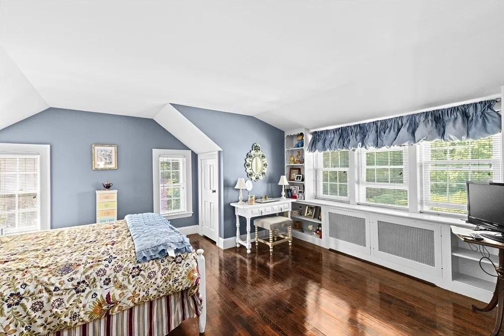 443 Chestnut St, Newton, MA 02468