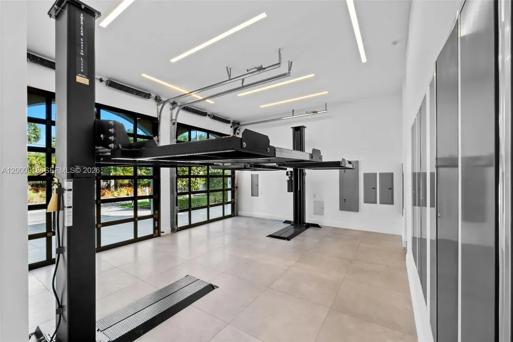 1239 Middle River Dr, Fort Lauderdale, FL 33304