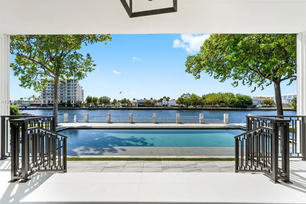 1239 Middle River Dr, Fort Lauderdale, FL 33304