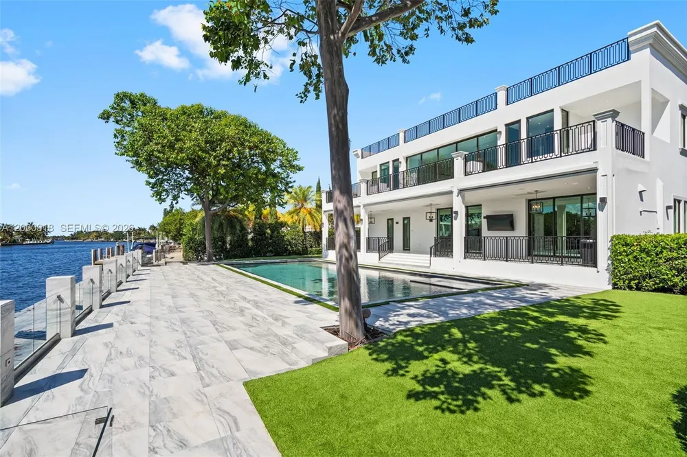 1239 Middle River Dr, Fort Lauderdale, FL 33304