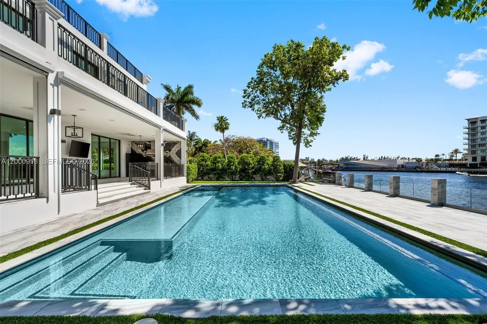 1239 Middle River Dr, Fort Lauderdale, FL 33304