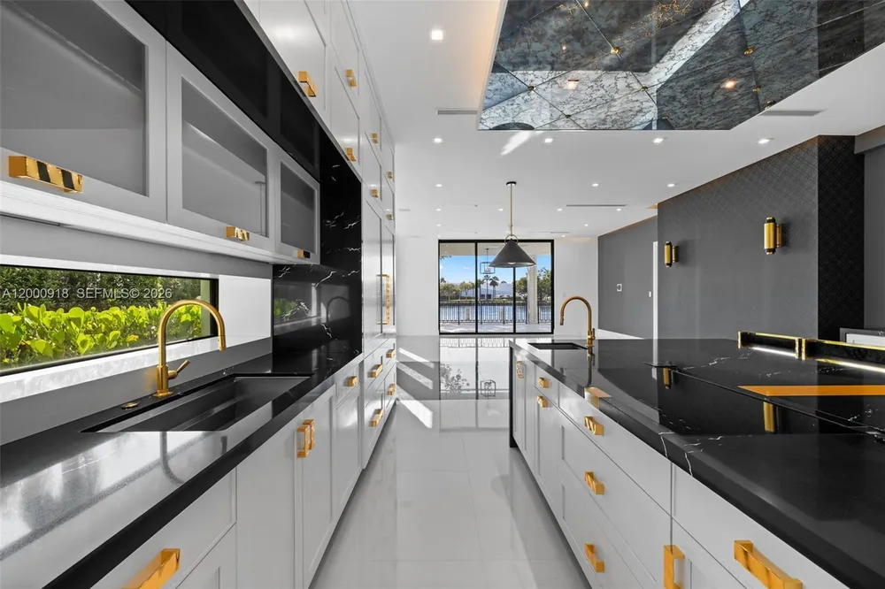 1239 Middle River Dr, Fort Lauderdale, FL 33304