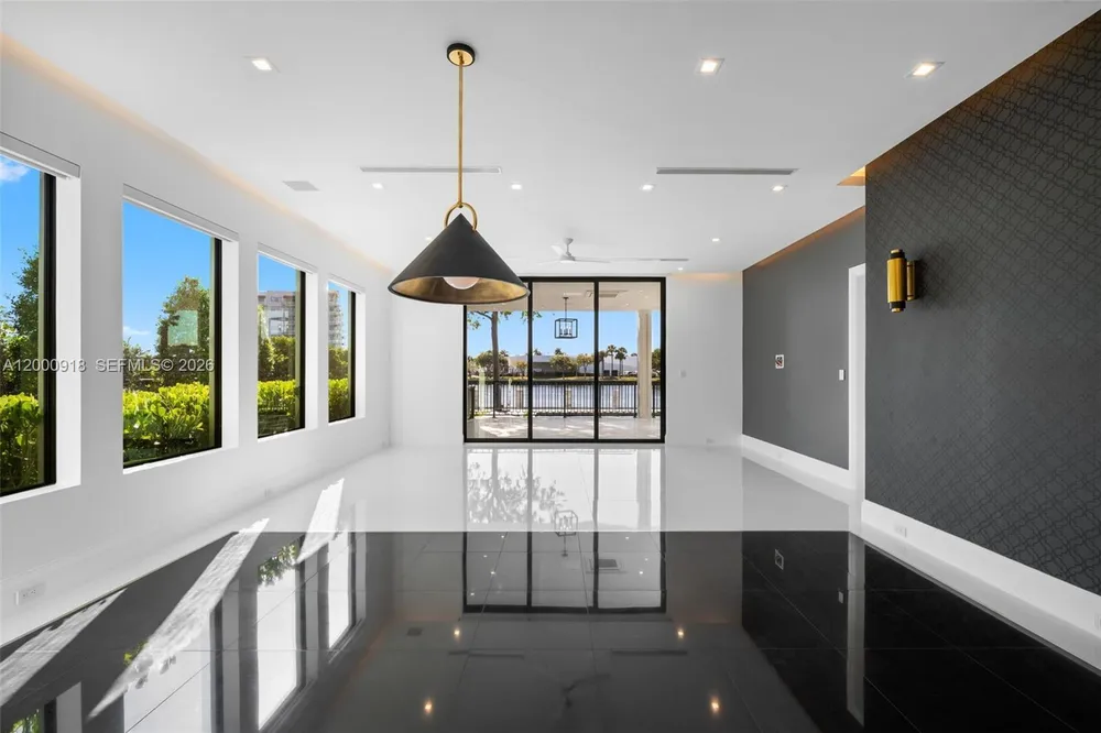 1239 Middle River Dr, Fort Lauderdale, FL 33304