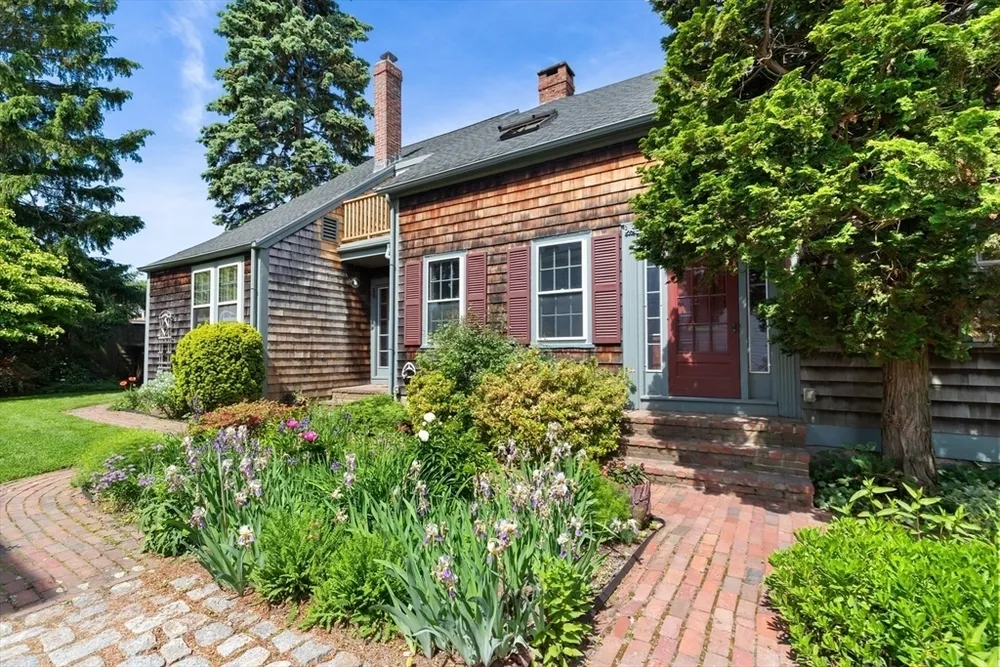 34 Pearl St, Marblehead, MA 01945