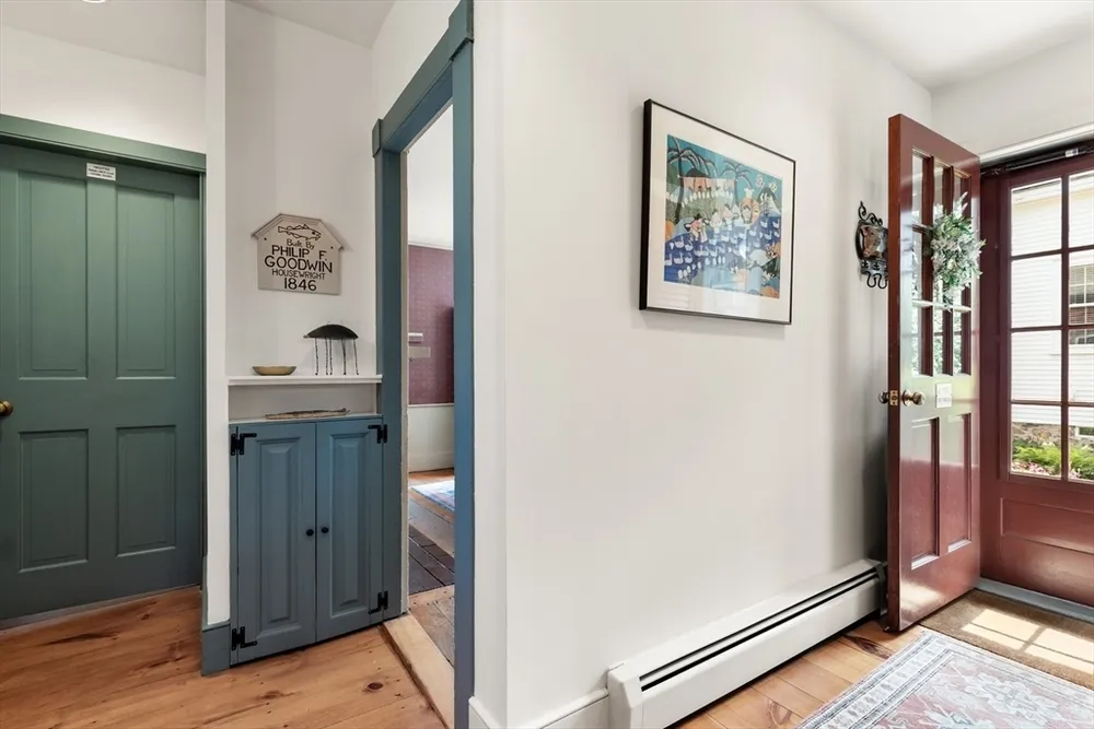 34 Pearl St, Marblehead, MA 01945