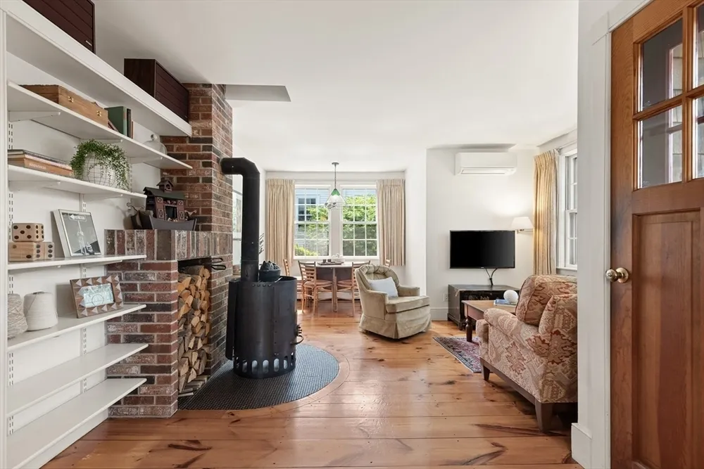 34 Pearl St, Marblehead, MA 01945