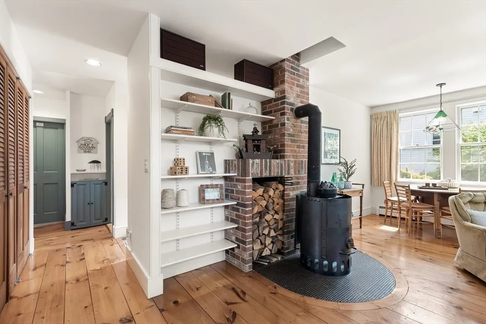 34 Pearl St, Marblehead, MA 01945