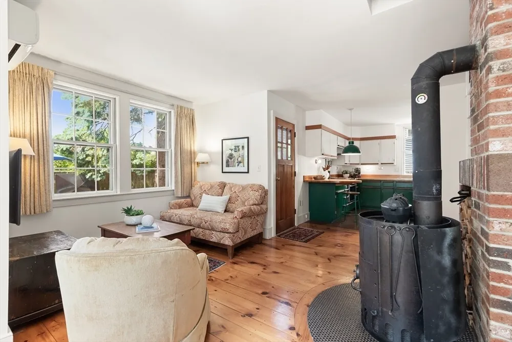 34 Pearl St, Marblehead, MA 01945
