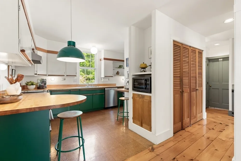 34 Pearl St, Marblehead, MA 01945