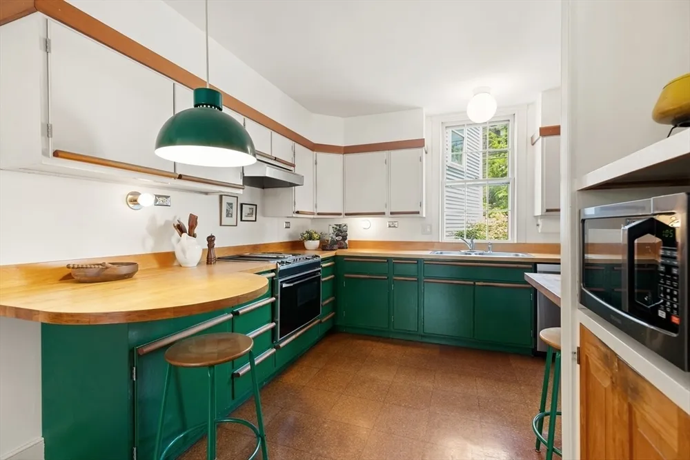 34 Pearl St, Marblehead, MA 01945