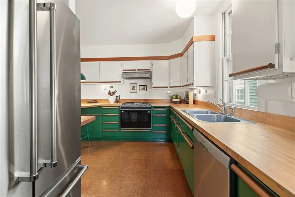 34 Pearl St, Marblehead, MA 01945