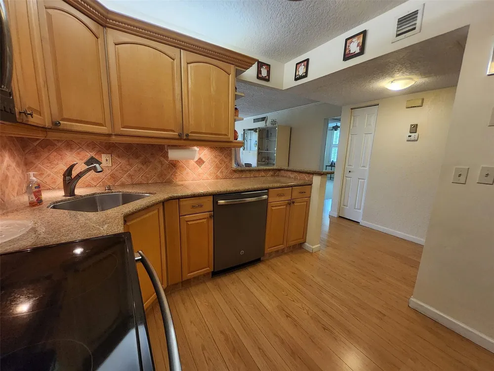 3151 S Palm Aire Dr, Pompano Beach, FL 33069