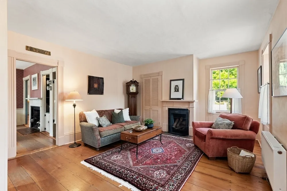 34 Pearl St, Marblehead, MA 01945
