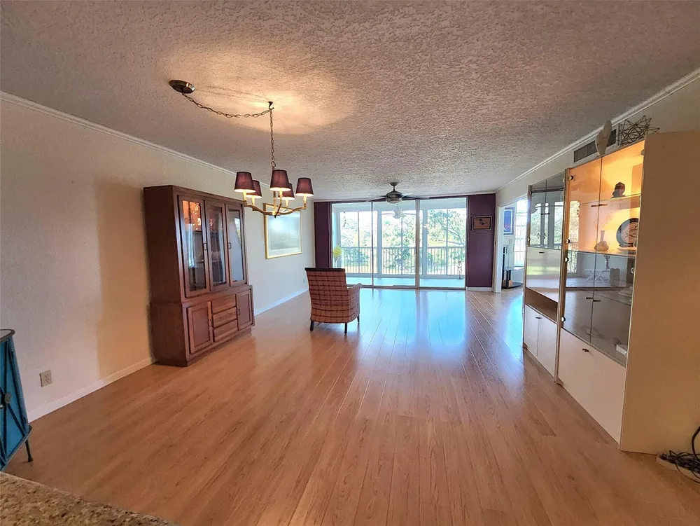 3151 S Palm Aire Dr, Pompano Beach, FL 33069