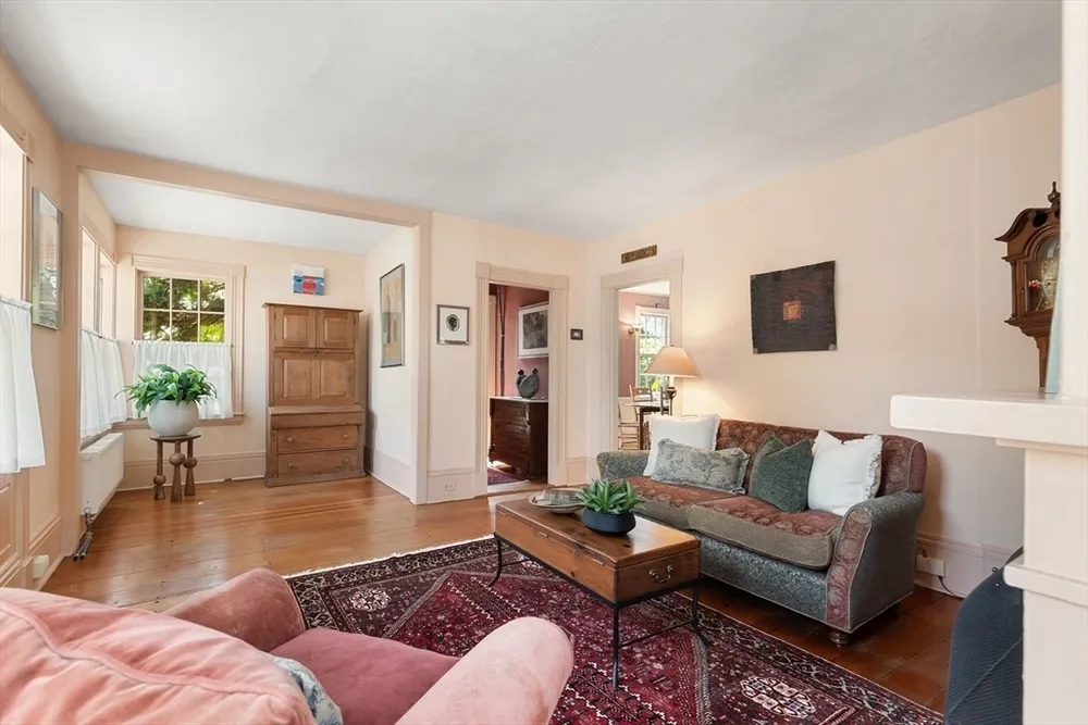 34 Pearl St, Marblehead, MA 01945