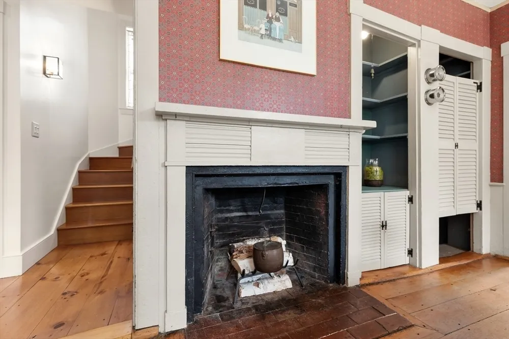 34 Pearl St, Marblehead, MA 01945