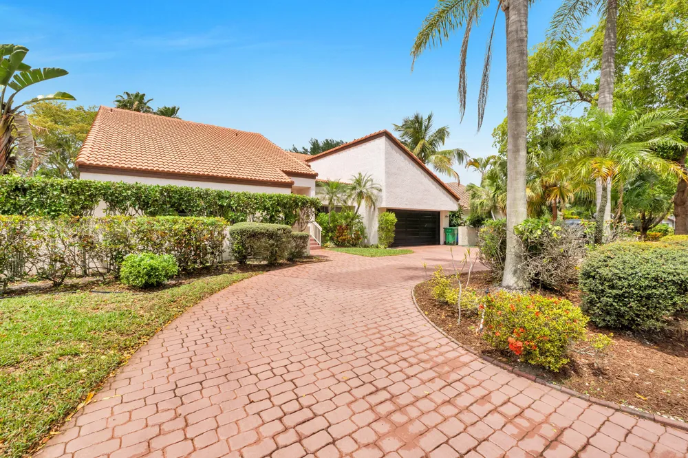 5040 NW 88th Ln, Coral Springs, FL 33067