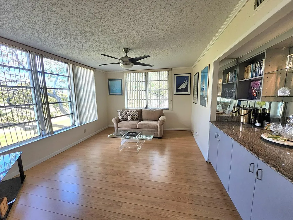 3151 S Palm Aire Dr, Pompano Beach, FL 33069