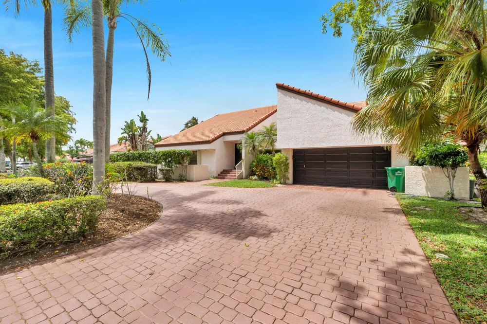 5040 NW 88th Ln, Coral Springs, FL 33067