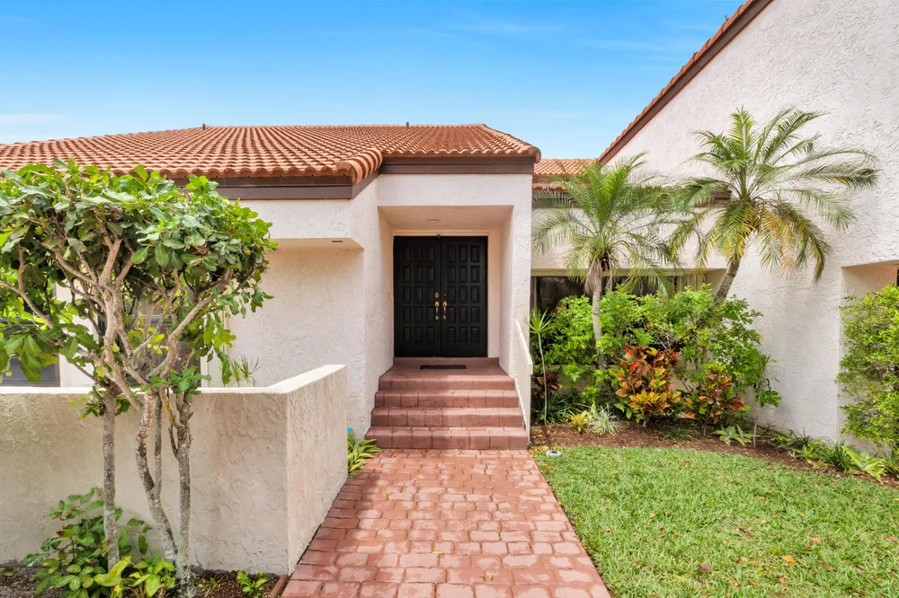 5040 NW 88th Ln, Coral Springs, FL 33067