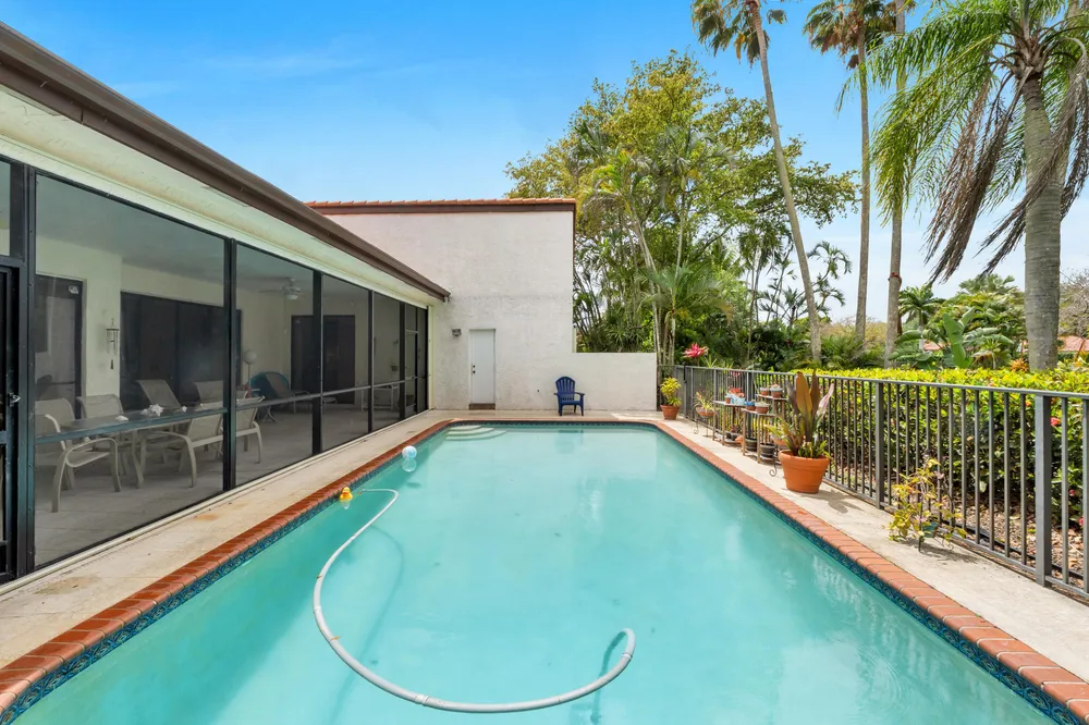 5040 NW 88th Ln, Coral Springs, FL 33067
