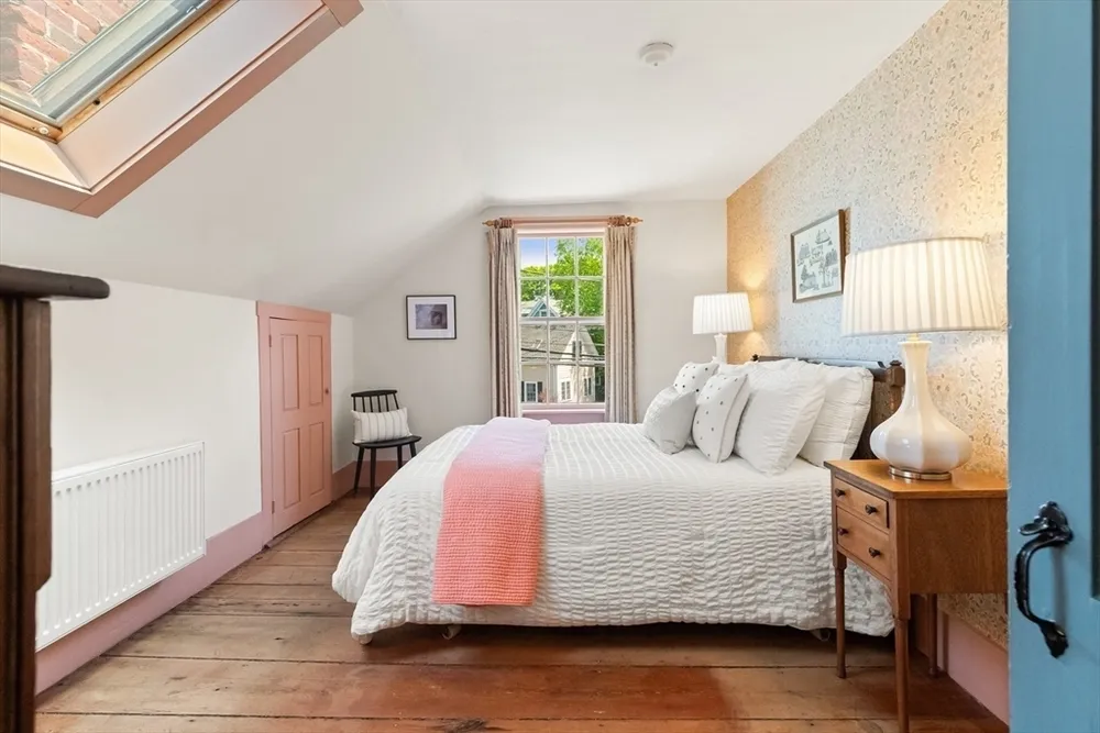 34 Pearl St, Marblehead, MA 01945