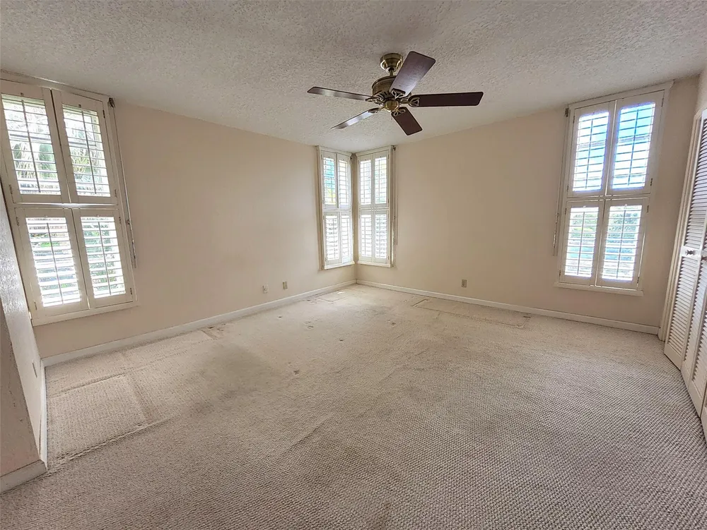 3151 S Palm Aire Dr, Pompano Beach, FL 33069