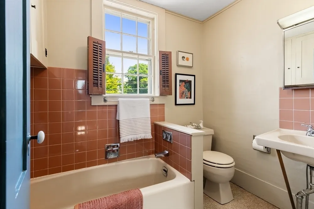 34 Pearl St, Marblehead, MA 01945
