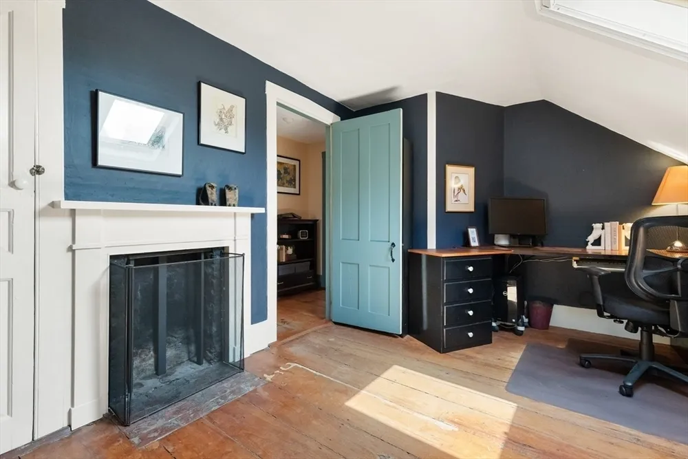 34 Pearl St, Marblehead, MA 01945