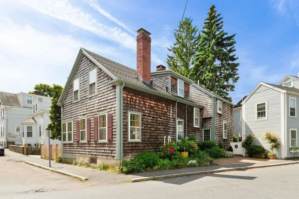 34 Pearl St, Marblehead, MA 01945