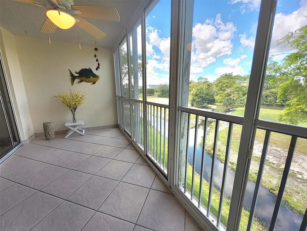 3151 S Palm Aire Dr, Pompano Beach, FL 33069