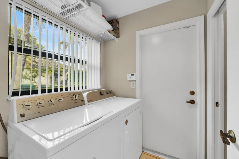 5040 NW 88th Ln, Coral Springs, FL 33067