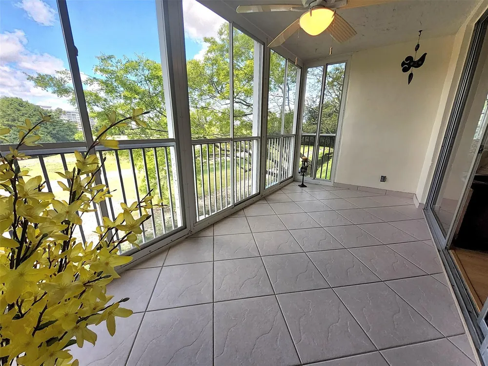 3151 S Palm Aire Dr, Pompano Beach, FL 33069