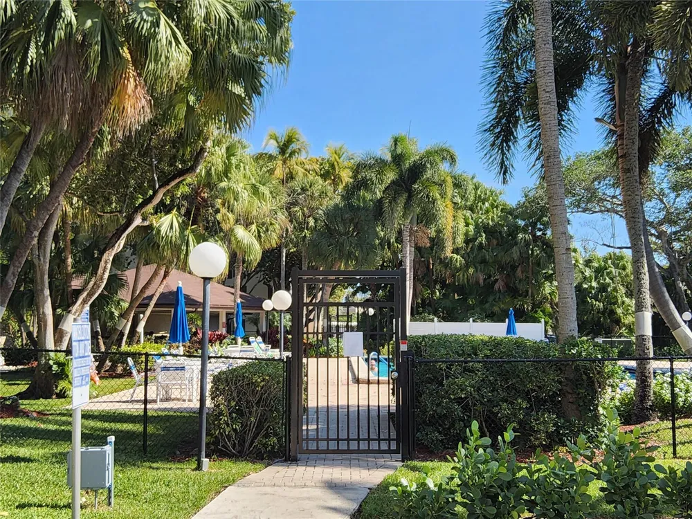 3151 S Palm Aire Dr, Pompano Beach, FL 33069
