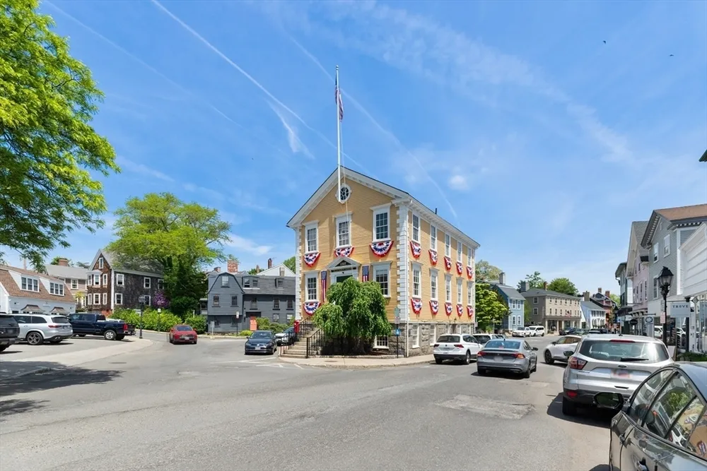 34 Pearl St, Marblehead, MA 01945