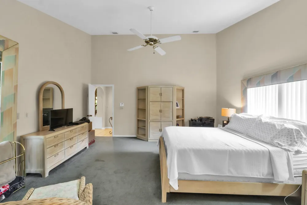 5040 NW 88th Ln, Coral Springs, FL 33067