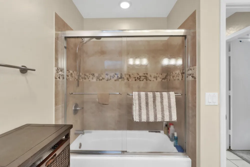 5040 NW 88th Ln, Coral Springs, FL 33067