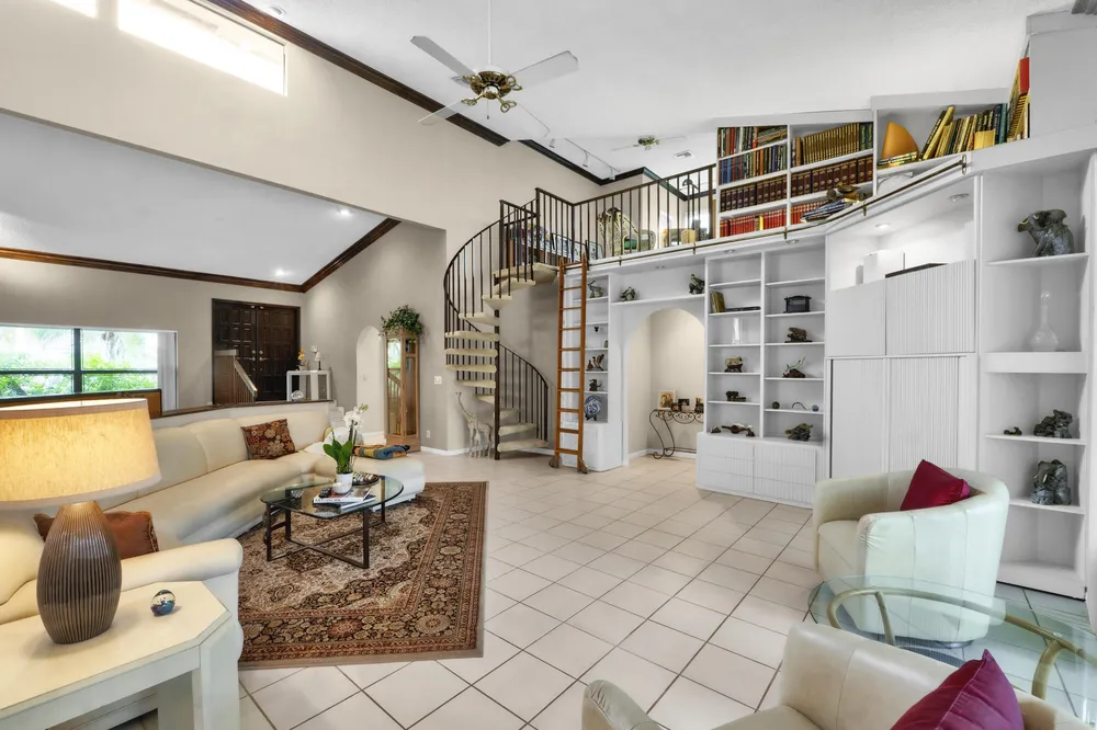 5040 NW 88th Ln, Coral Springs, FL 33067