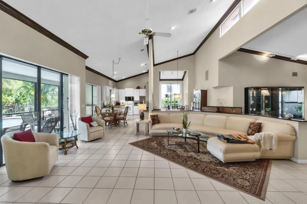 5040 NW 88th Ln, Coral Springs, FL 33067