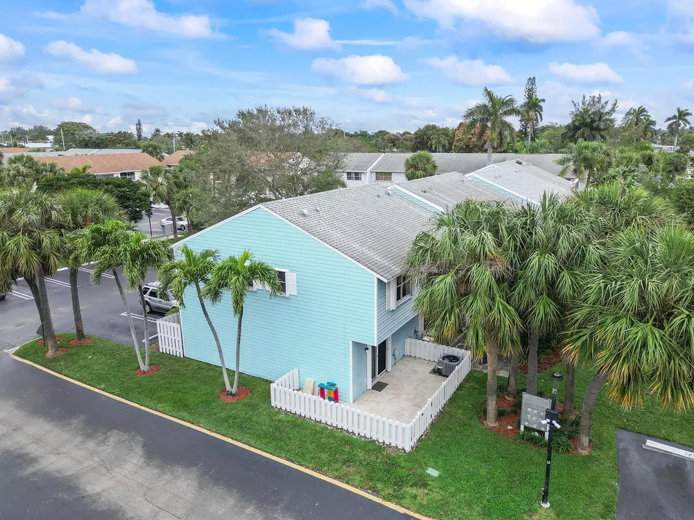 2747 NE 15th St, Pompano Beach, FL 33062