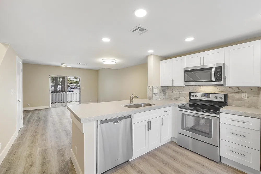 2747 NE 15th St, Pompano Beach, FL 33062