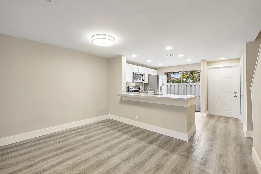 2747 NE 15th St, Pompano Beach, FL 33062