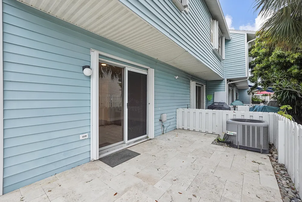 2747 NE 15th St, Pompano Beach, FL 33062